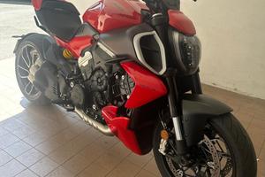 Diavel V4