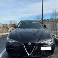 Alfa romeo giulia q4 palette al volante