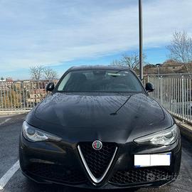 Alfa romeo giulia q4 palette al volante