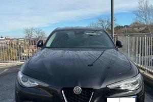 Alfa romeo giulia q4 palette al volante