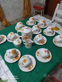 Servizio completo di 12 tazzine di caffè monopoli