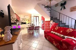 Appartamento di 110 m² con 5 locali e box auto a R
