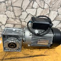 Motoriduttore 220 V 76 giri / min