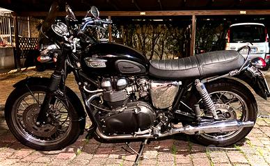 Triumbh Bonneville Black