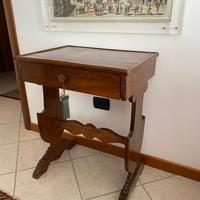 Mobiletto antico portaoggetti