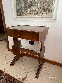 Mobiletto antico portaoggetti