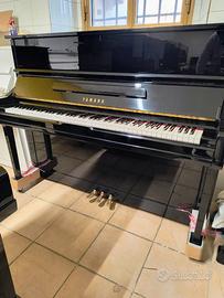 Pianoforte Yamaha YU1 seminuovo con trasporto