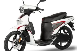 Scooter elettrico Askoll Helmo (2025)
