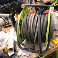 Avvolgitubo con tubo e accessori 30 metri