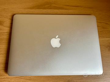 Apple Macbook  air 13”
