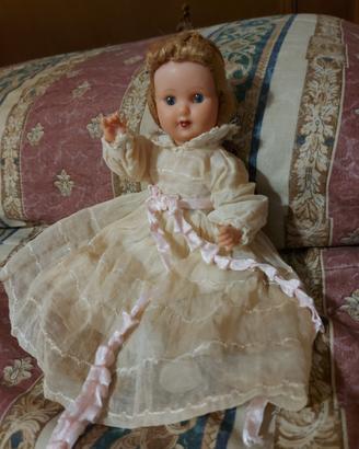 Bambola vintage con occhi basculanti