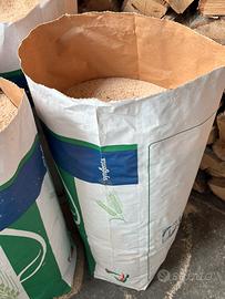 Segatura di legna da ardere  in sacchi da 10 kg