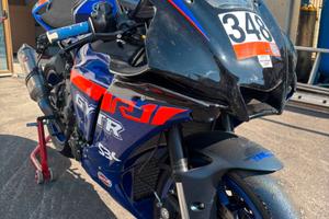 yamaha r1