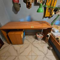 scrivania in legno con tavola apribile