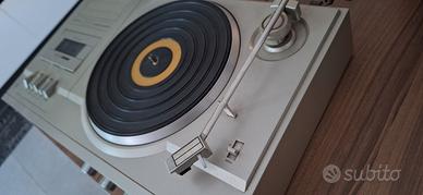 Giradischi Philips con dischi in vinile