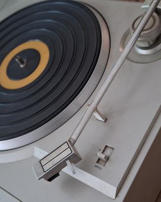 Giradischi Philips con dischi in vinile