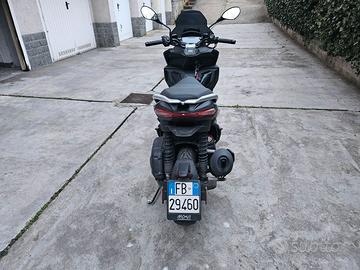 Scooter aprilia sr gt 200 cc