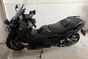 YAMAHA T MAX 560