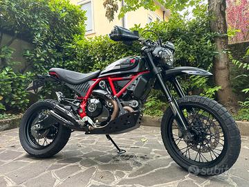 Ducati Scrambler Desert Sled Fasthouse + accessori