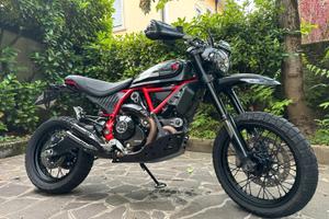 Ducati Scrambler Desert Sled Fasthouse + accessori