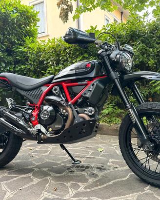 Ducati Scrambler Desert Sled Fasthouse + accessori