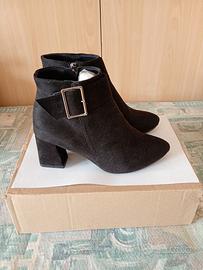 Stivaletti scamosciati donna n. 37