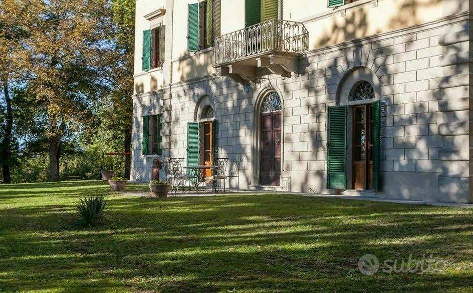 Rustico / Casale di 700 m² con più di 5 locali e b - Altro