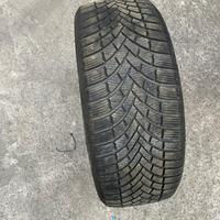 Treno di gomme invernali 215 / 50 / 18