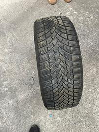 Treno di gomme invernali 215 / 50 / 18