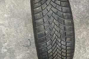 Treno di gomme invernali 215 / 50 / 18