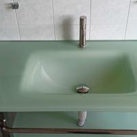Lavabo con Specchio e Mensole