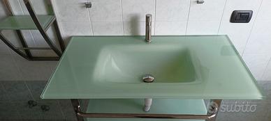 Lavabo con Specchio e Mensole