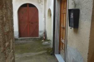 Casa indipendente di 150 m² con più di 5 locali a 