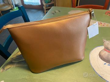 Pochette oro con anello