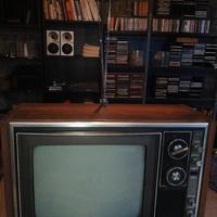 Sony T V  Trinitron kv-1300e color 1968