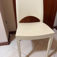 Coppia di sedie in plastica