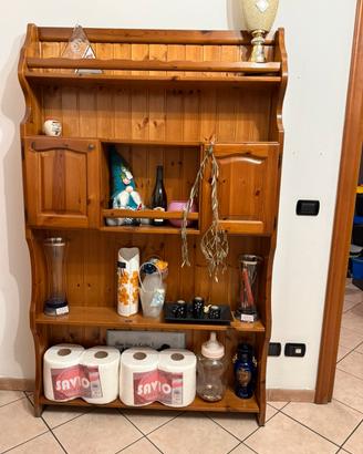 Mobile pianobar in legno con ripiani e ante