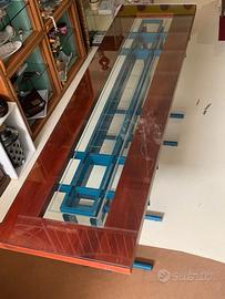 Tavolo lungo in legno, ferro e vetro