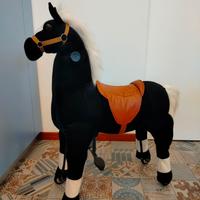 Cavallo giocattolo da corsa con ruote e pedali