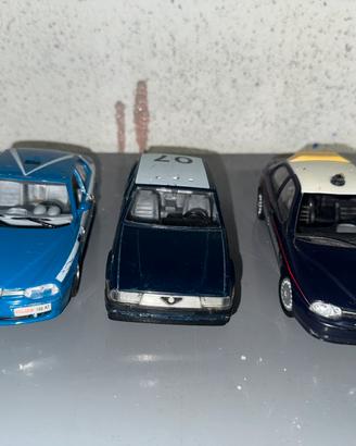 Lotto modellini Carabinieri e Polizia 1/24
