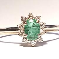 Anello Oro bianco 18kt diamanti bianchi e Smeraldo