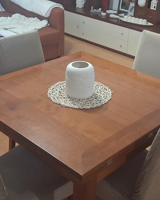 tavolo  in legno con 4 sedie