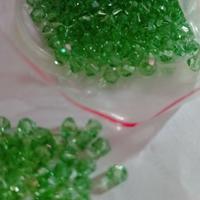 perline in Swarovski colo verde brillante 