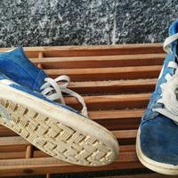 1 paio di scarpe converse vintage azzurre