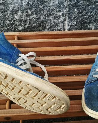1 paio di scarpe converse vintage azzurre