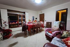 Trilocale con BOX auto in zona centrale.