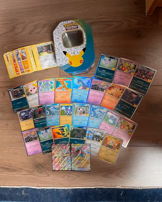 Lotto carte pokemon del 30esimo anniversario e tin