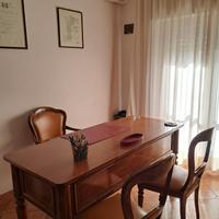 Scrivania in legno massello per studio