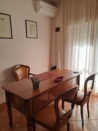 Scrivania in legno massello per studio