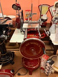 affettatrice Berkel Modello 8H restaurata rossa